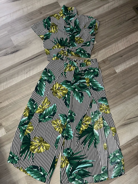 Forever 21 Dresses & Skirts - Forever 21 Black-White Striped Maxi Set with Green and Yellow Leaf Print